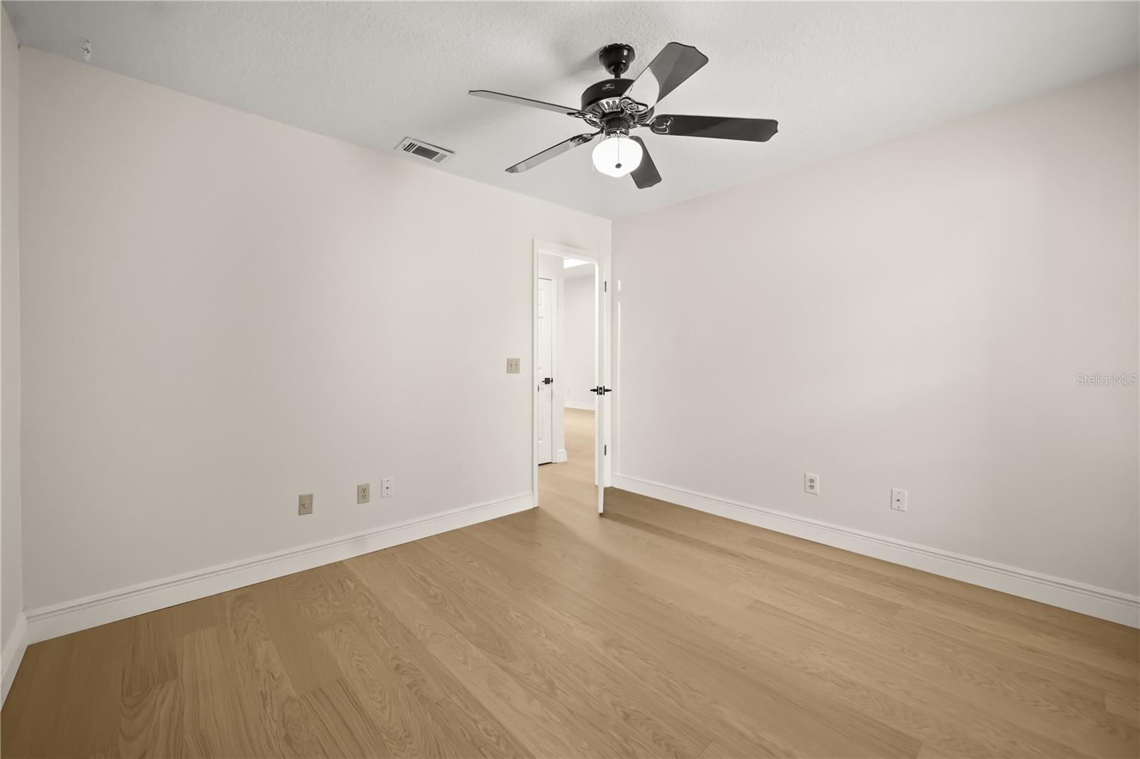 Image 18 of 23 For 7528 Chapelhill Drive