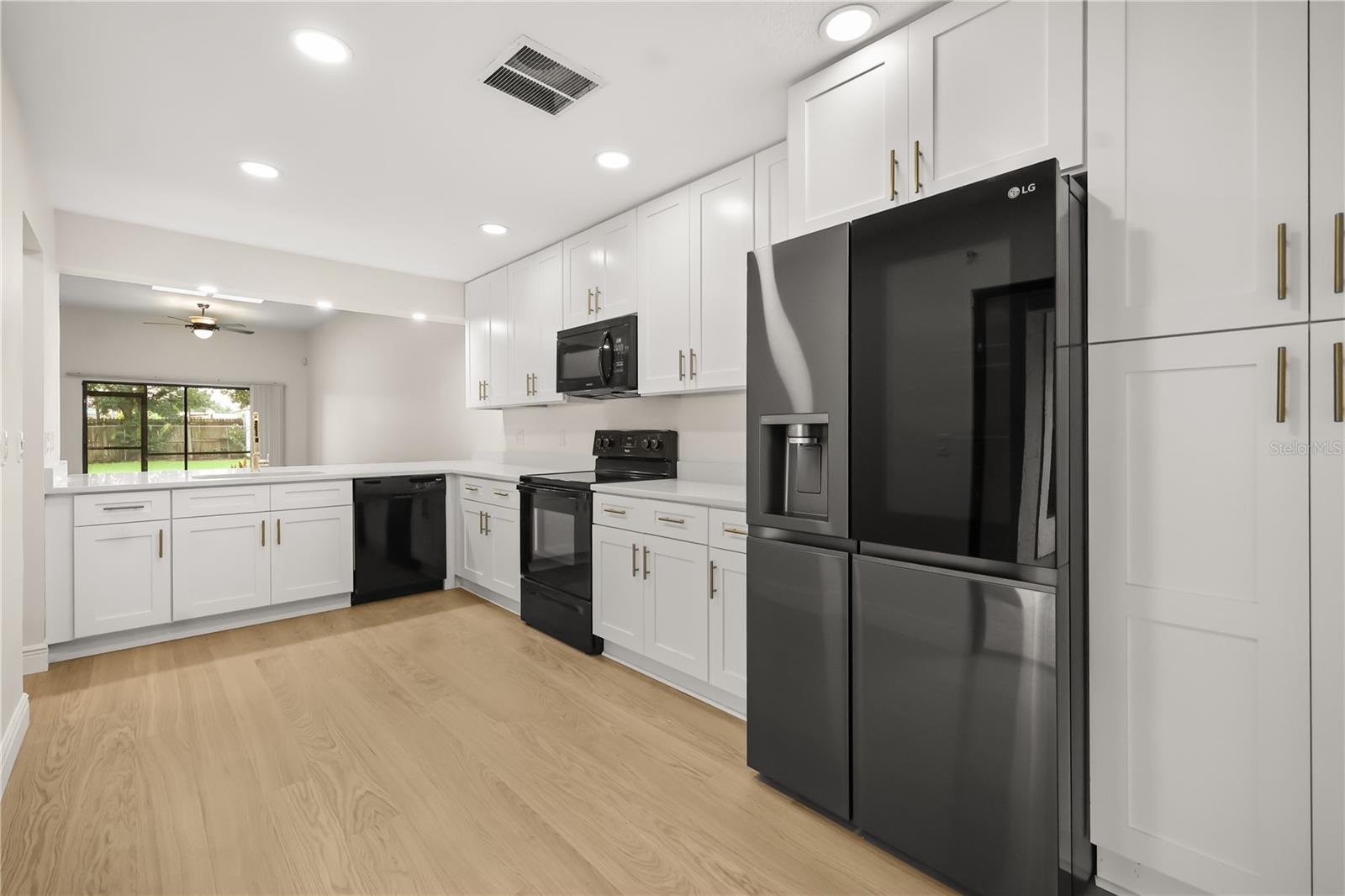 Image 3 of 23 For 7528 Chapelhill Drive