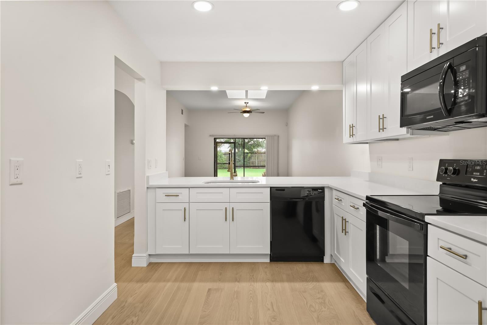 Image 4 of 23 For 7528 Chapelhill Drive