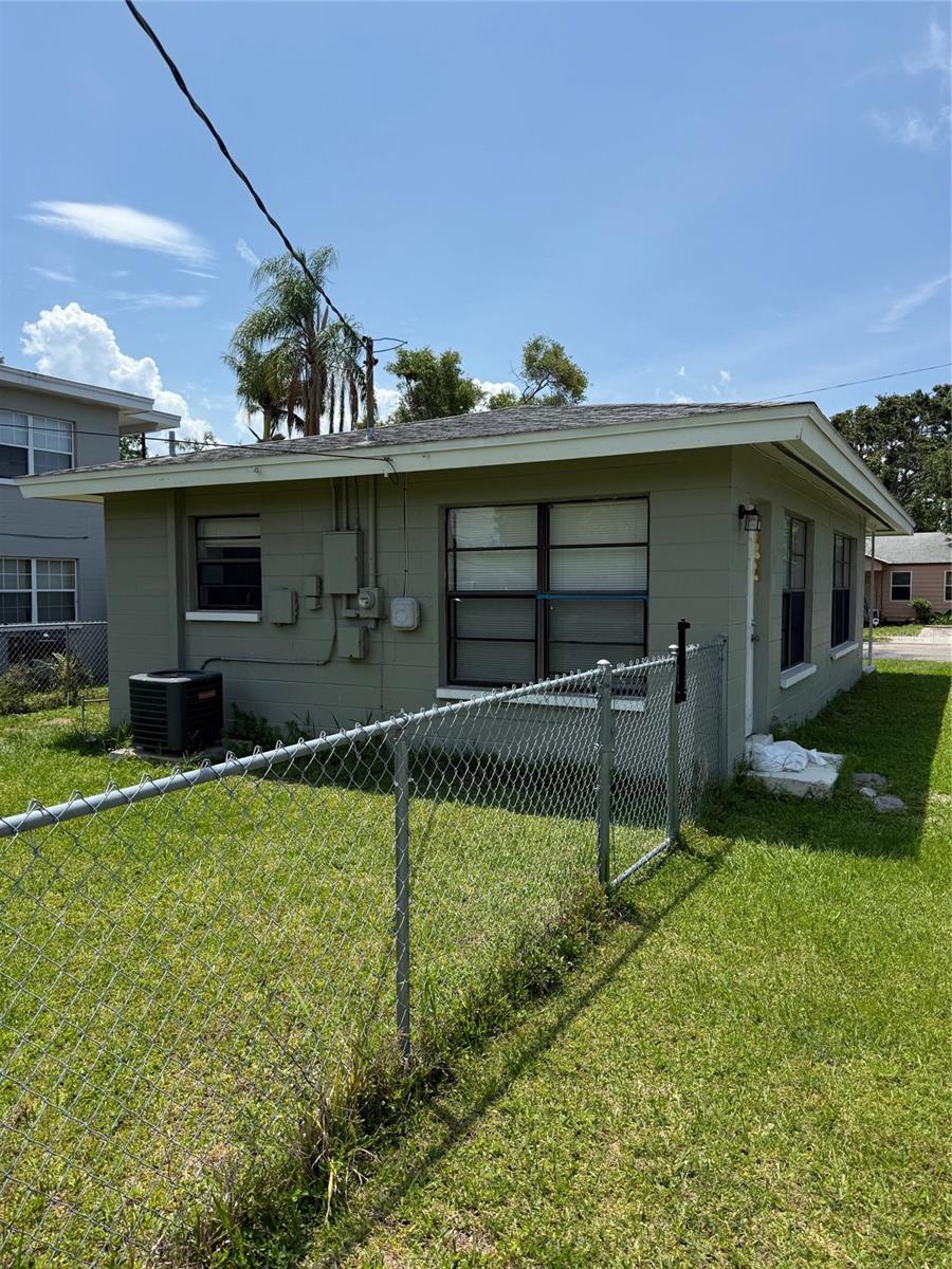 Image 3 of 13 For 845 18th Avenue S
