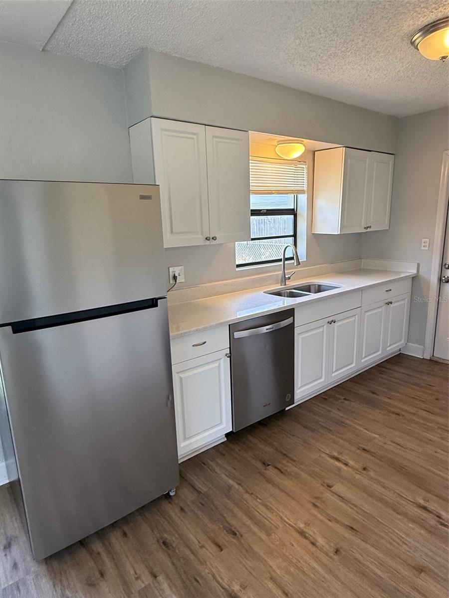 Image 4 of 13 For 845 18th Avenue S