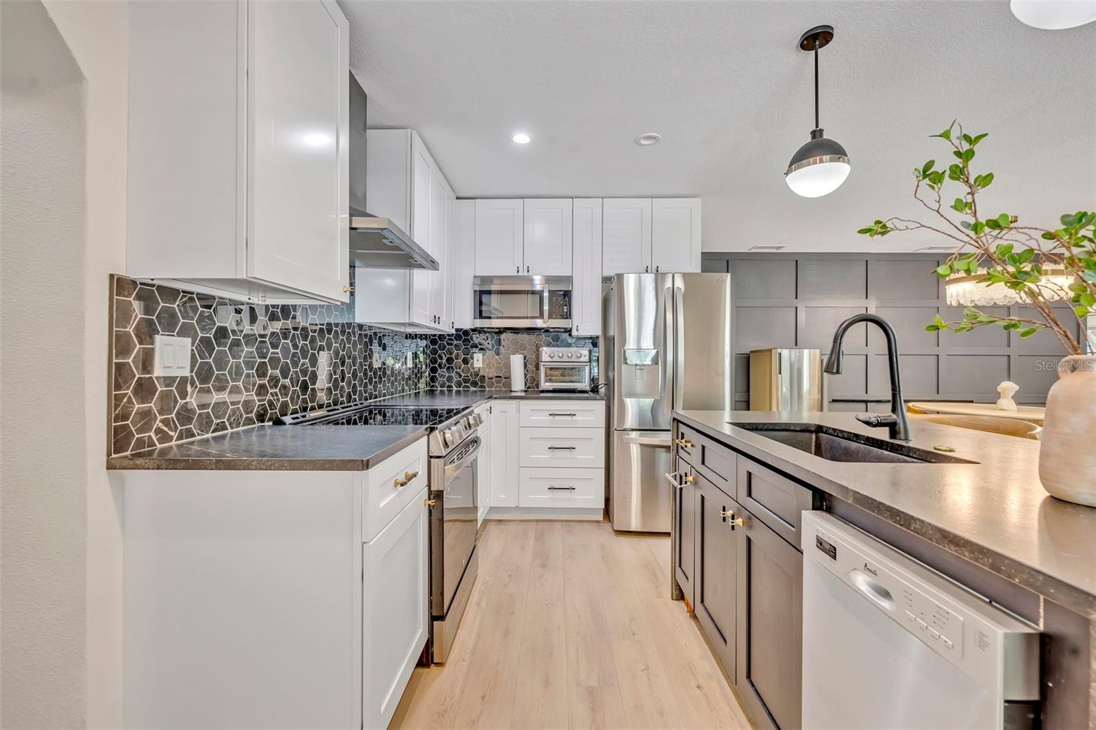 Image 10 of 35 For 727 Seminole Avenue