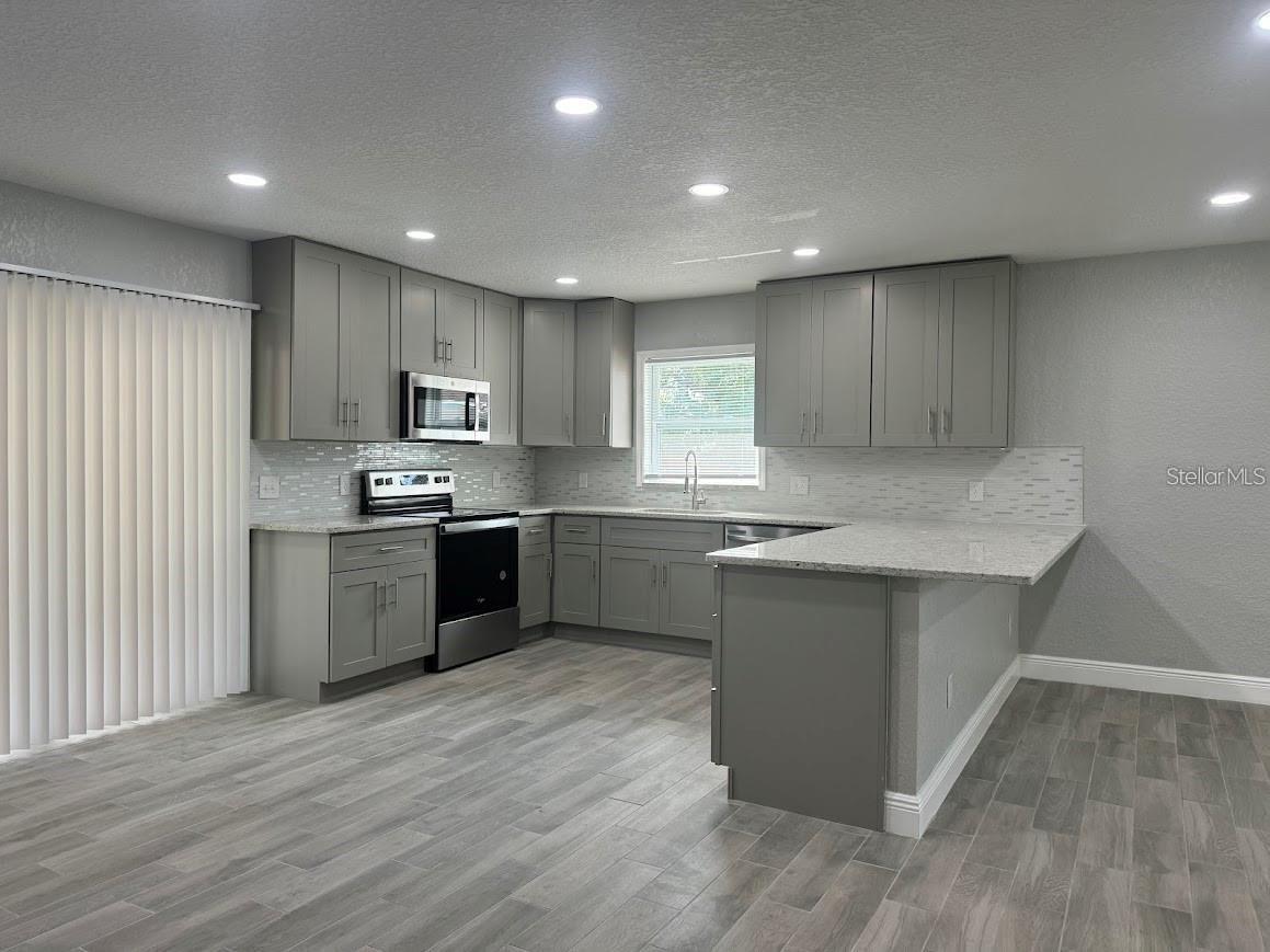 Image 3 of 11 For 1916 Verano Drive 1914b