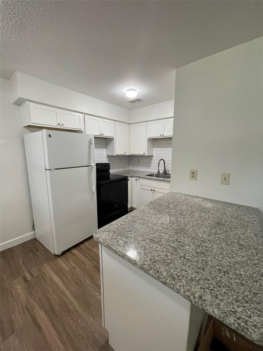 Image 20 of 21 For 1137 Jamajo Boulevard 1141