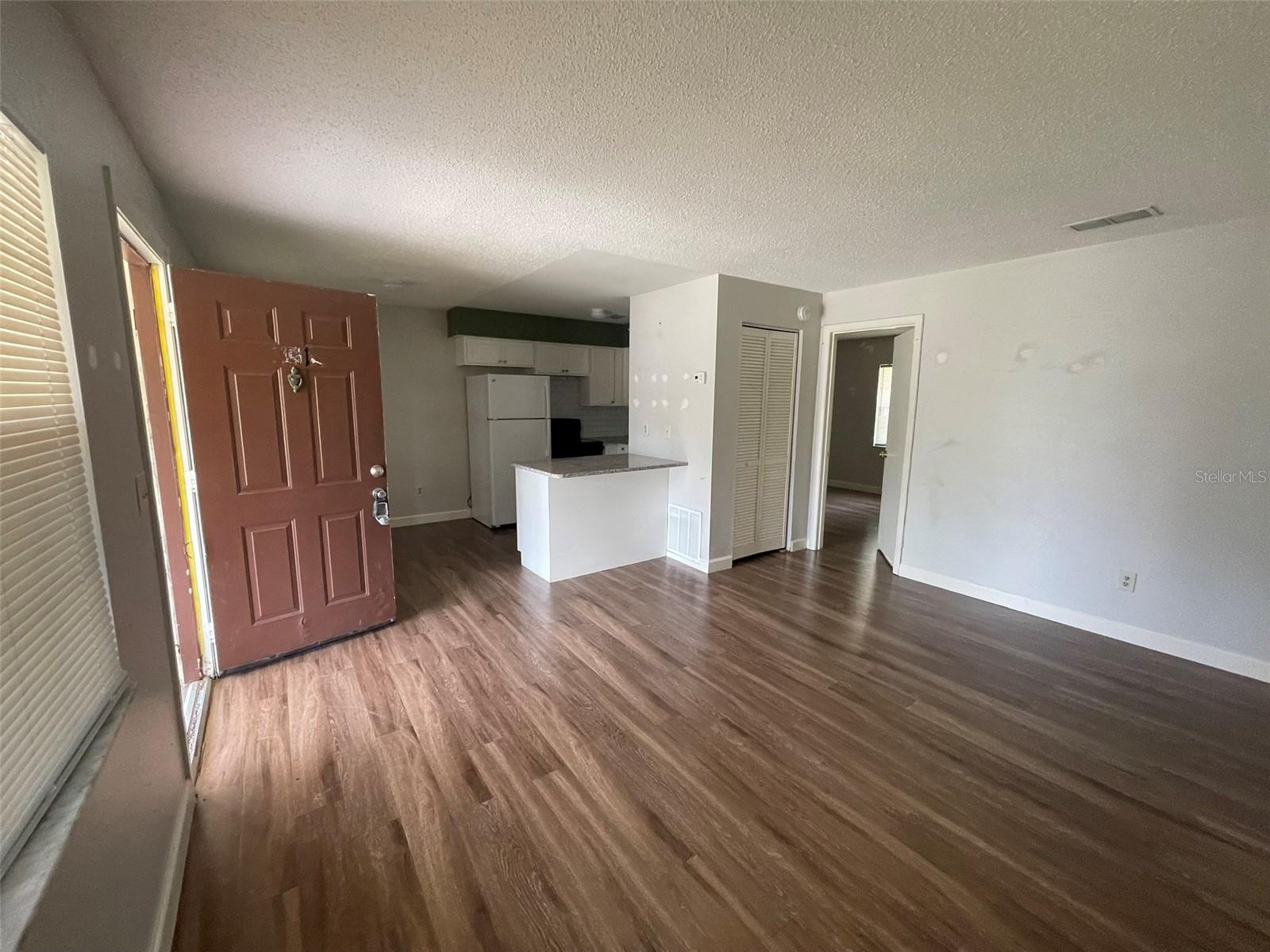 Image 4 of 21 For 1137 Jamajo Boulevard 1141