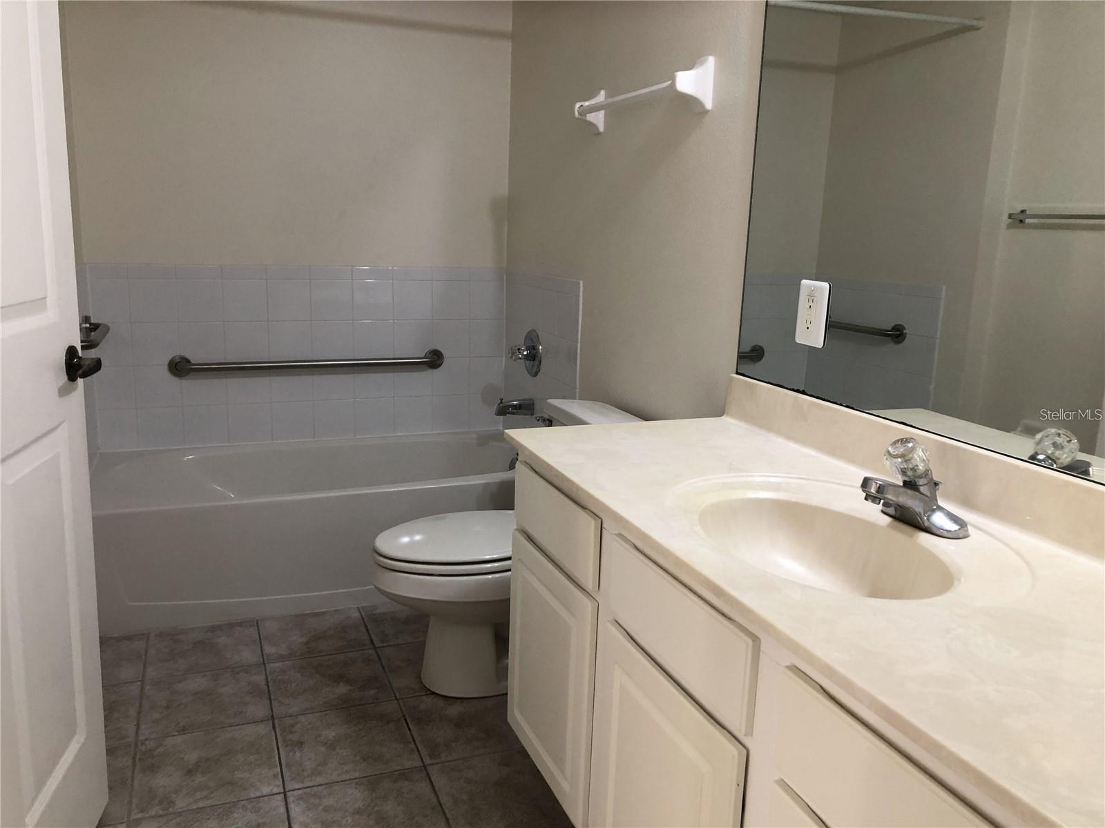 Image 13 of 19 For 1150 Carmel Circle 308