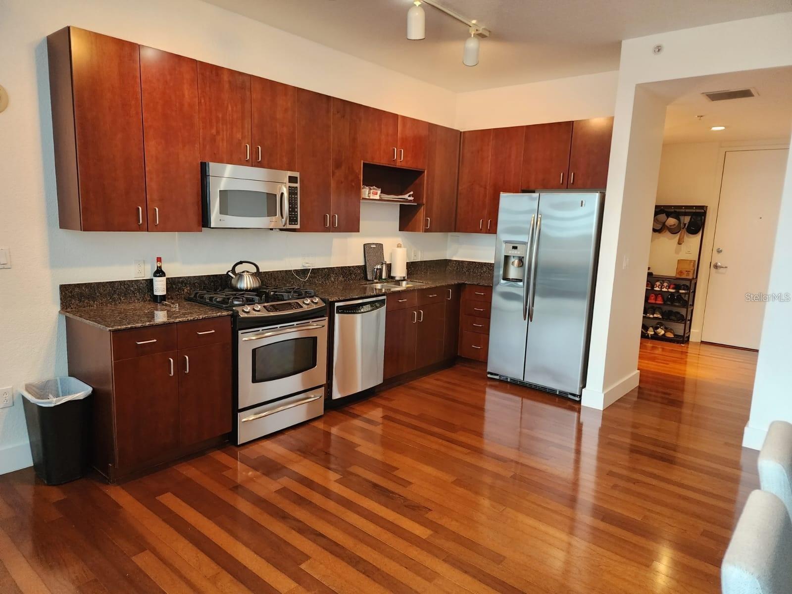 Image 7 of 44 For 150 Robinson Street 419