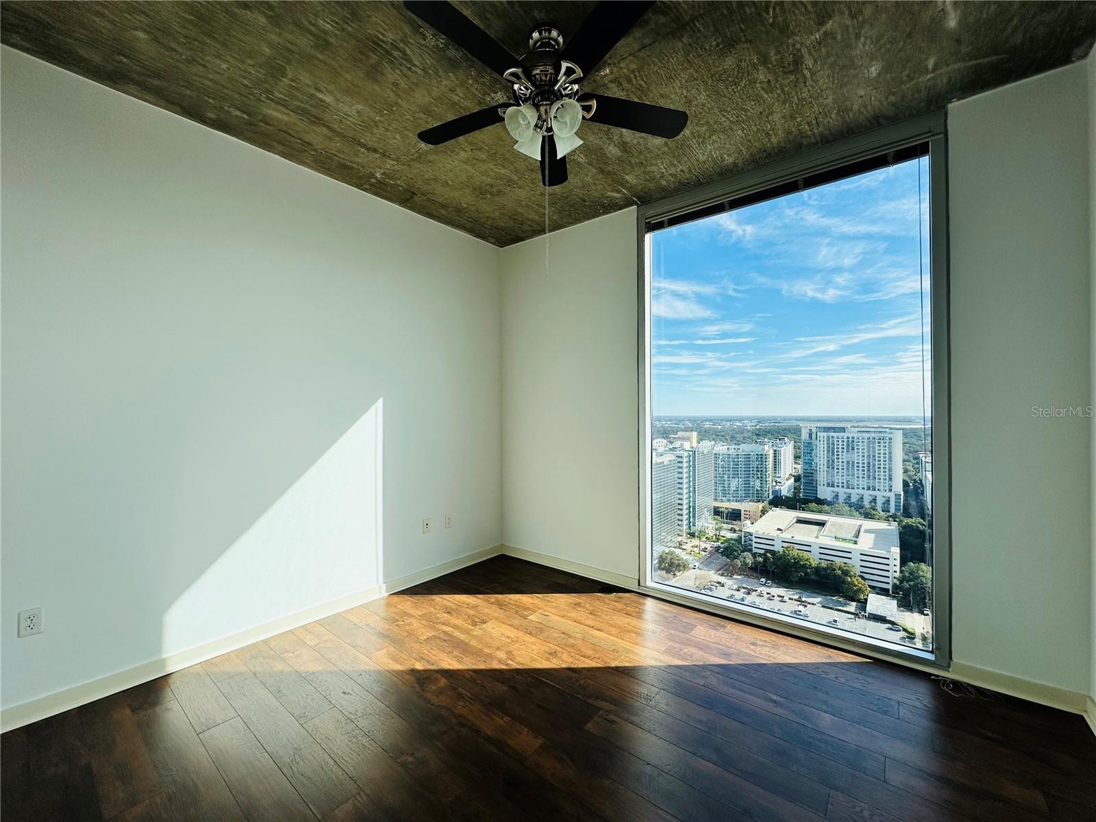 Image 13 of 39 For 155 Court Avenue 2601