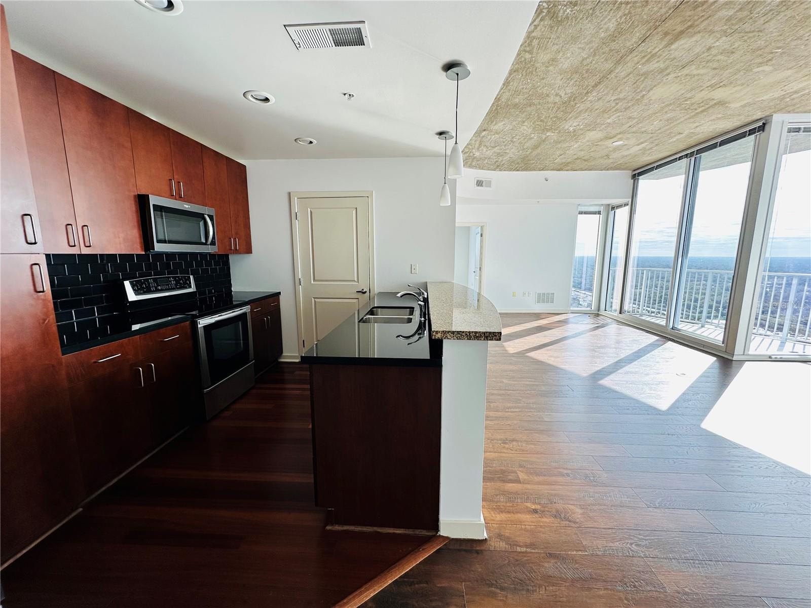 Image 2 of 39 For 155 Court Avenue 2601