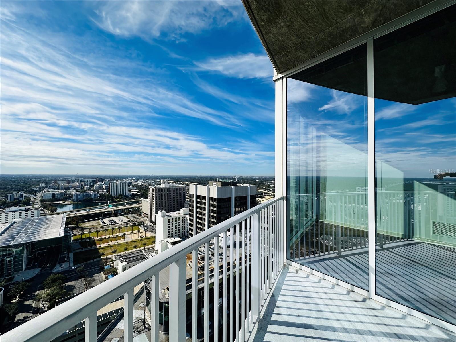 Image 20 of 39 For 155 Court Avenue 2601