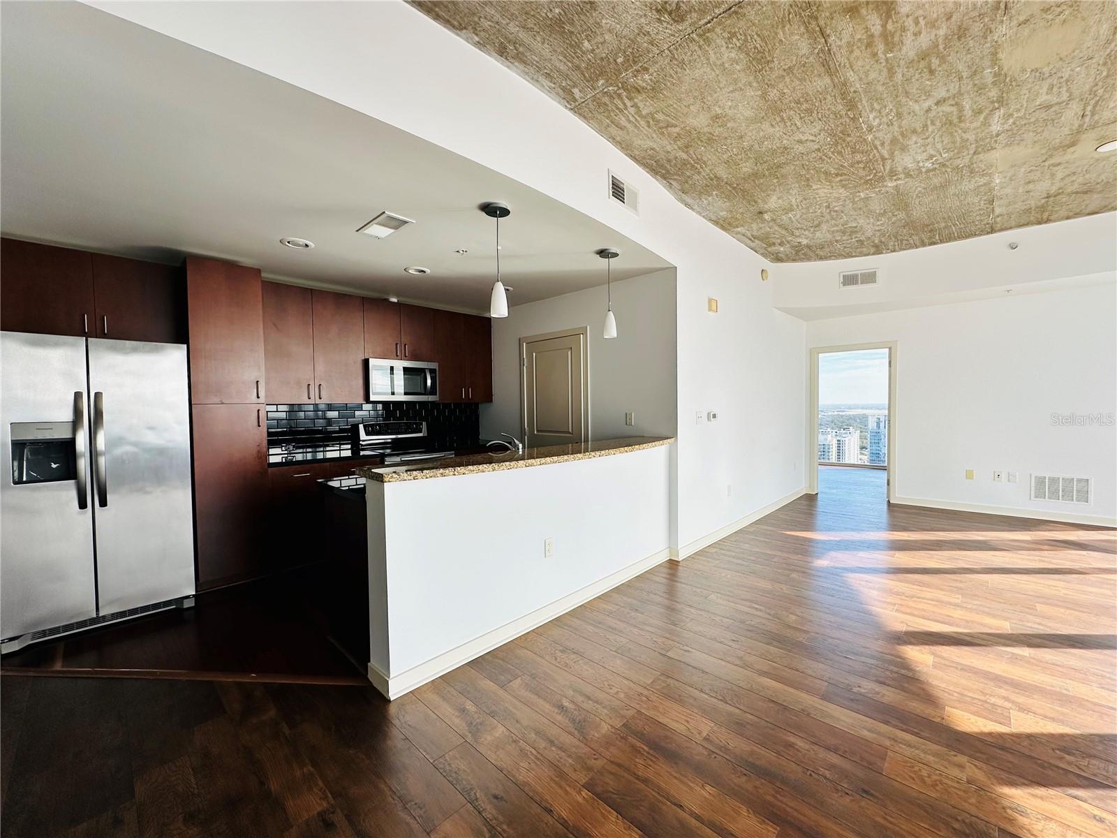 Image 9 of 39 For 155 Court Avenue 2601