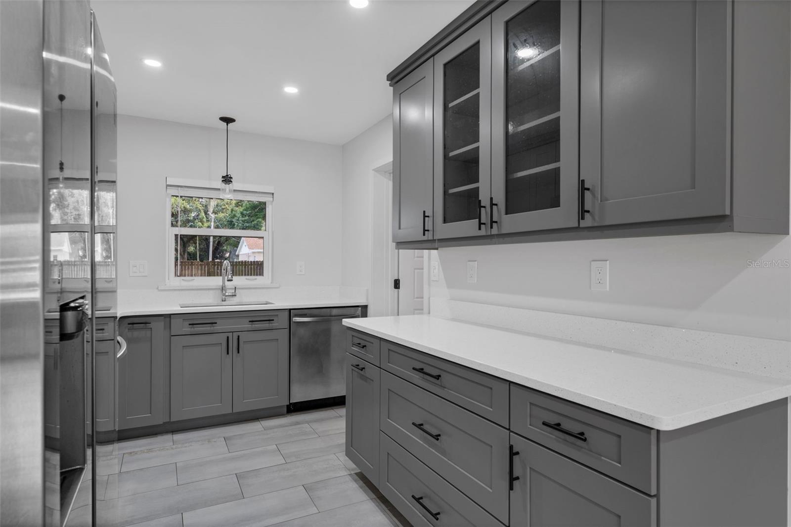 Image 11 of 39 For 714 28th Street