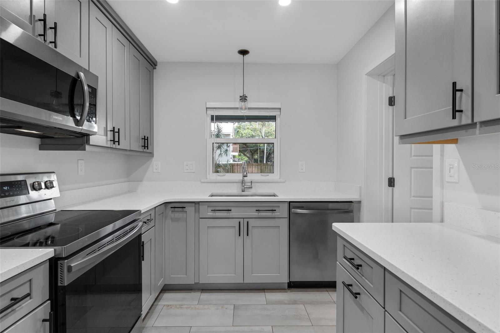 Image 12 of 39 For 714 28th Street