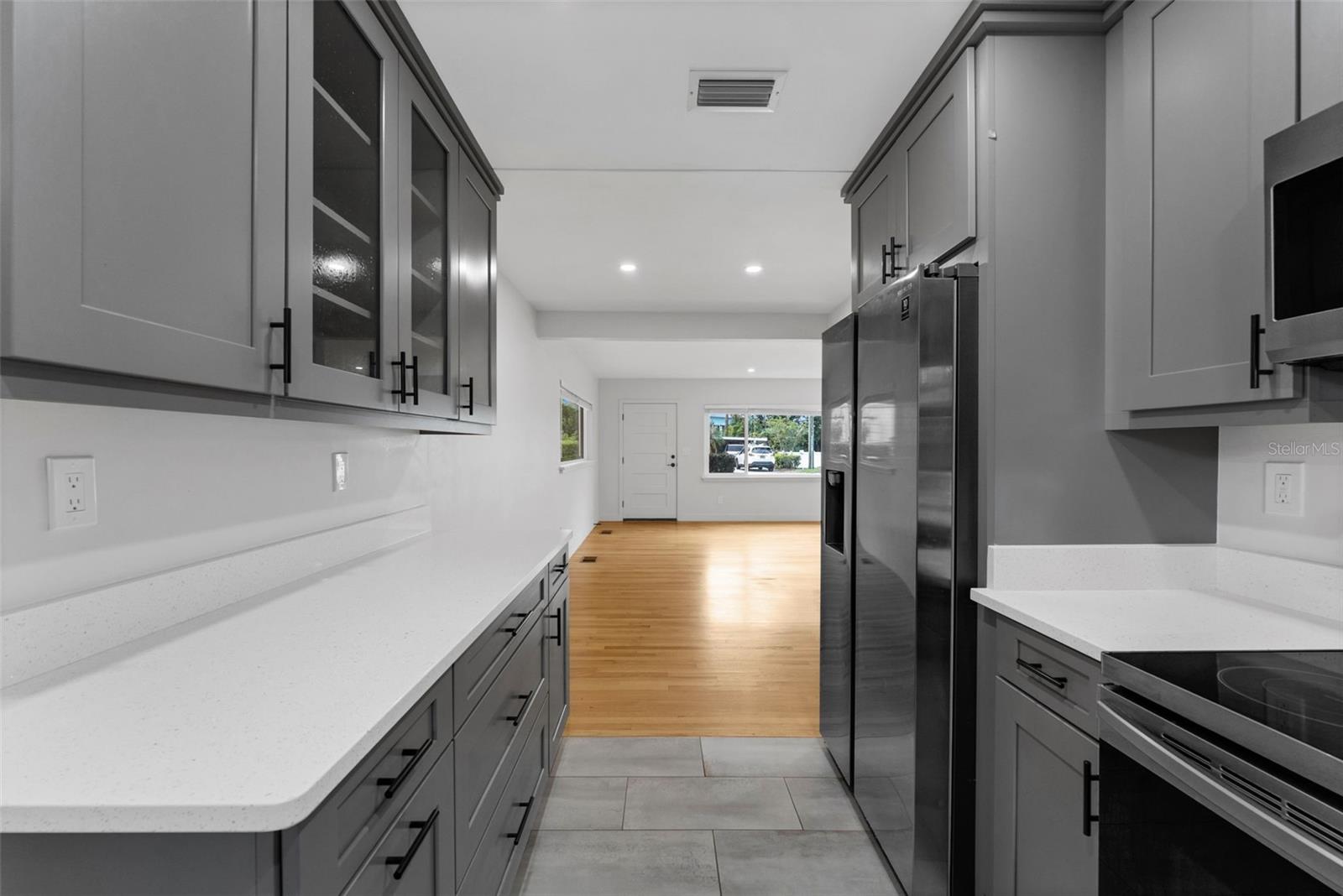 Image 15 of 39 For 714 28th Street