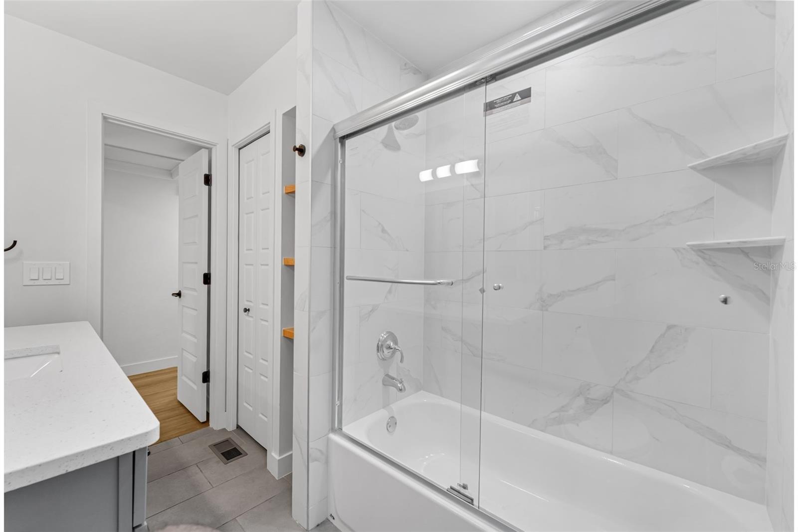 Image 23 of 39 For 714 28th Street