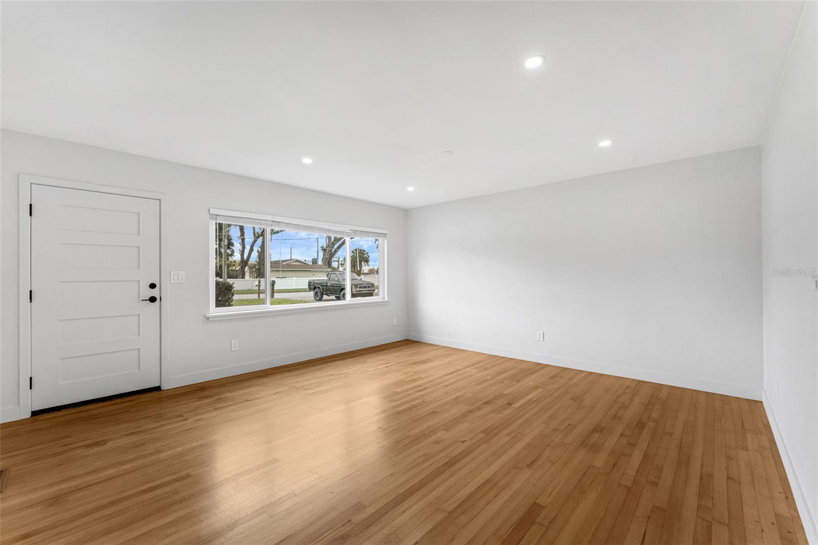 Image 4 of 39 For 714 28th Street