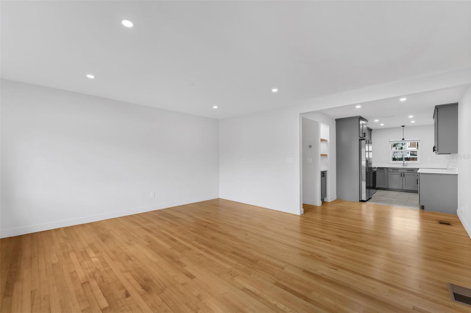 Image 5 of 39 For 714 28th Street