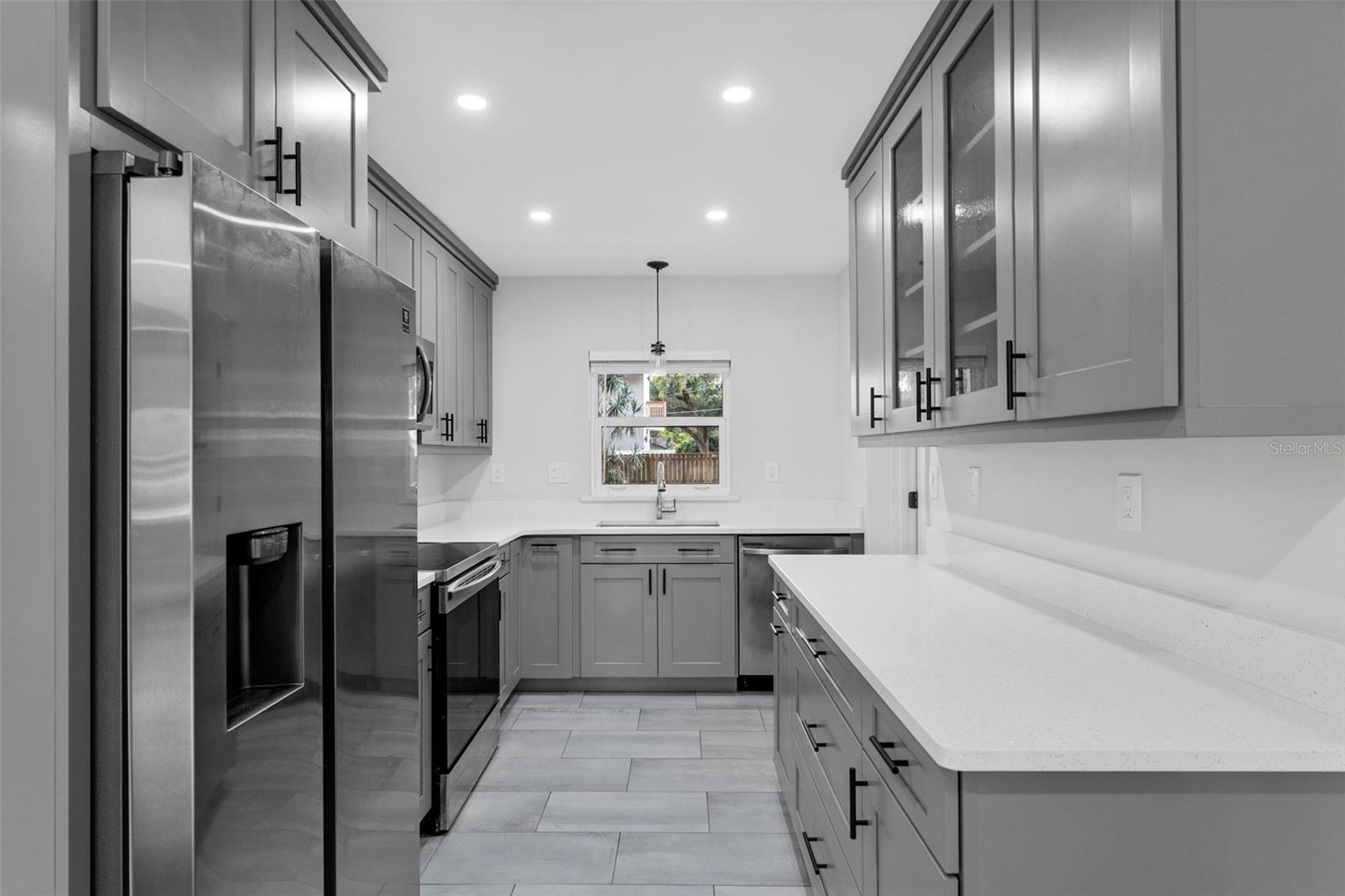 Image 7 of 39 For 714 28th Street