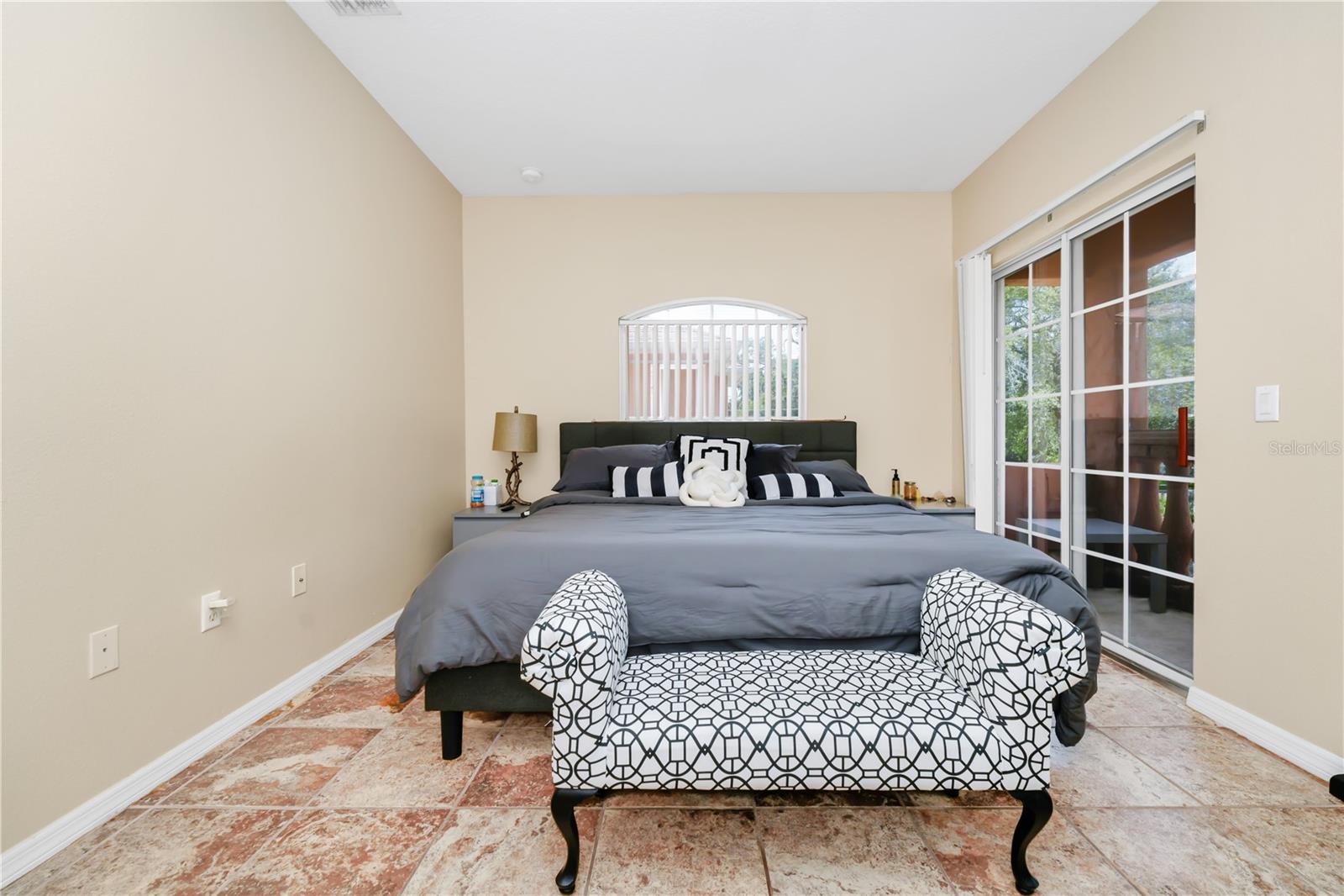 Image 23 of 42 For 1046 Morris Avenue 1046
