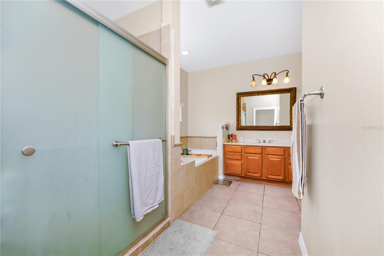 Image 26 of 42 For 1046 Morris Avenue 1046