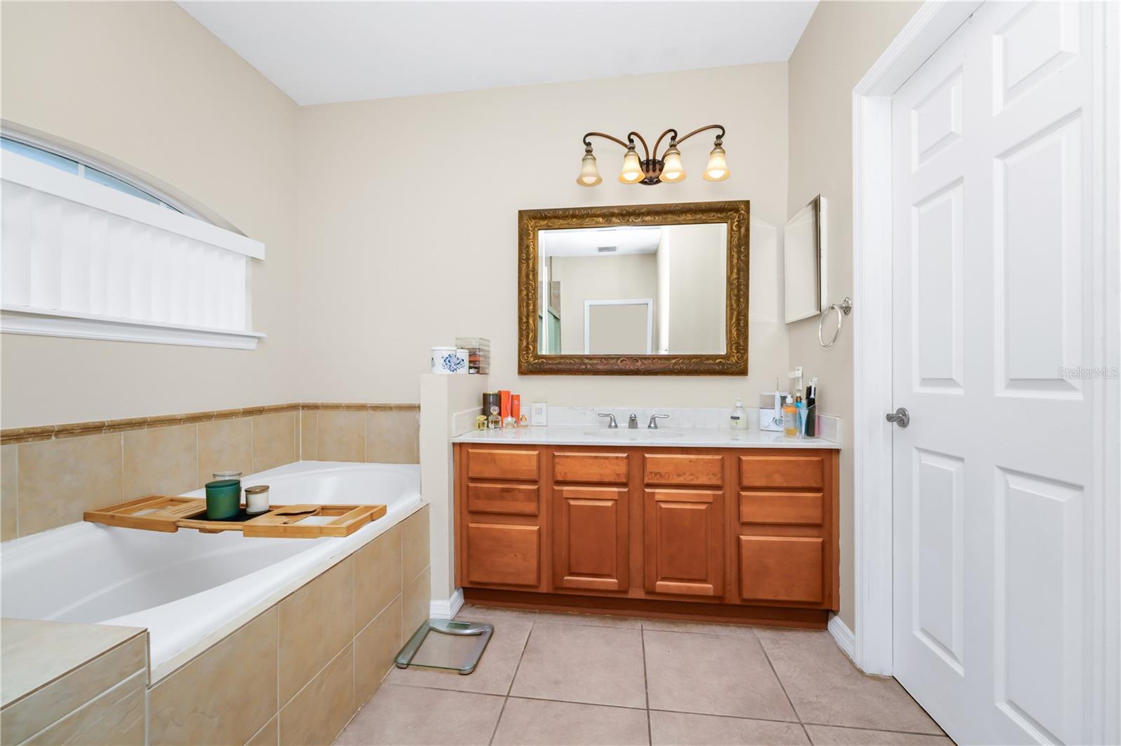 Image 27 of 42 For 1046 Morris Avenue 1046