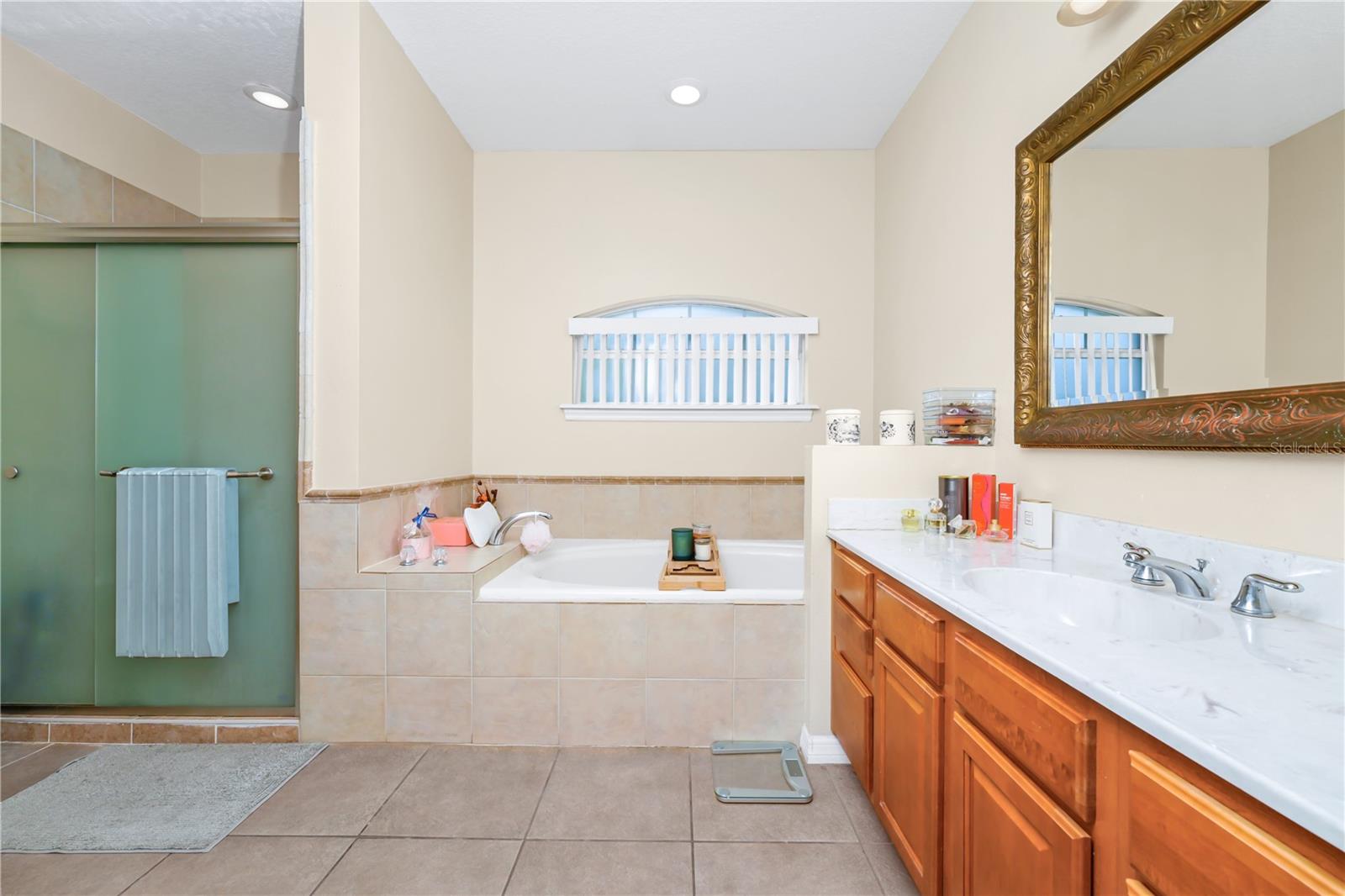 Image 28 of 42 For 1046 Morris Avenue 1046