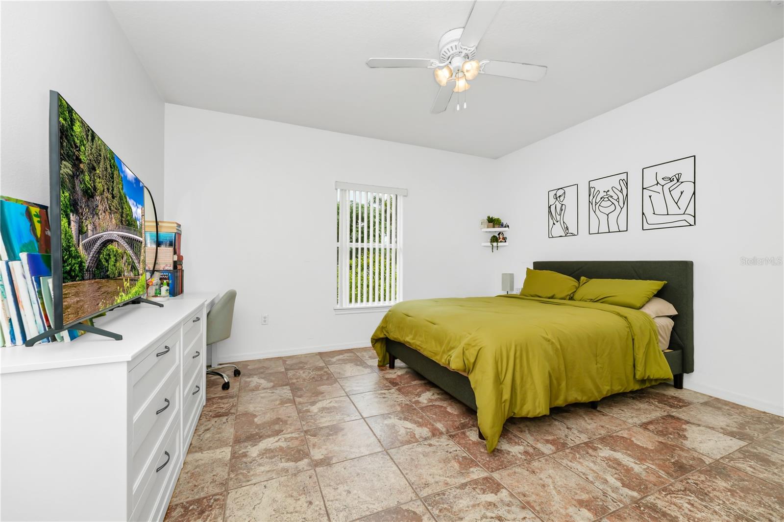 Image 29 of 42 For 1046 Morris Avenue 1046