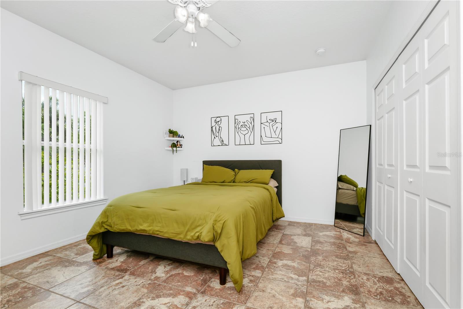 Image 37 of 42 For 1046 Morris Avenue 1046