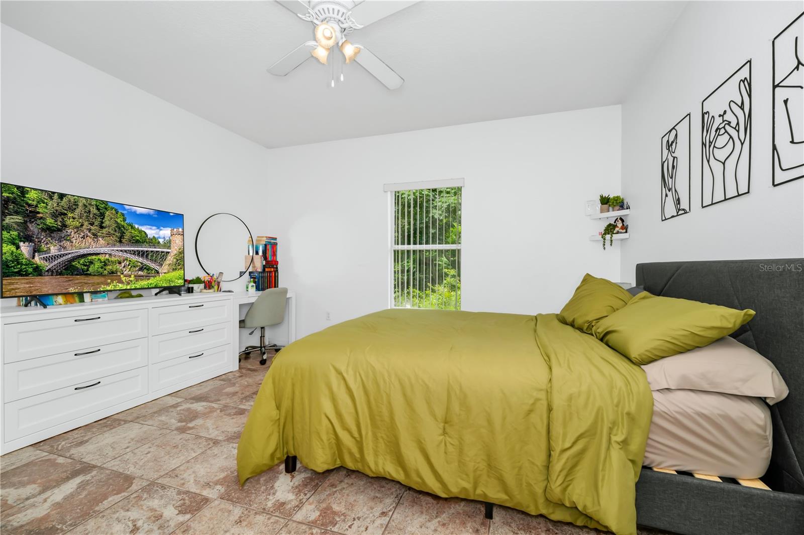 Image 38 of 42 For 1046 Morris Avenue 1046