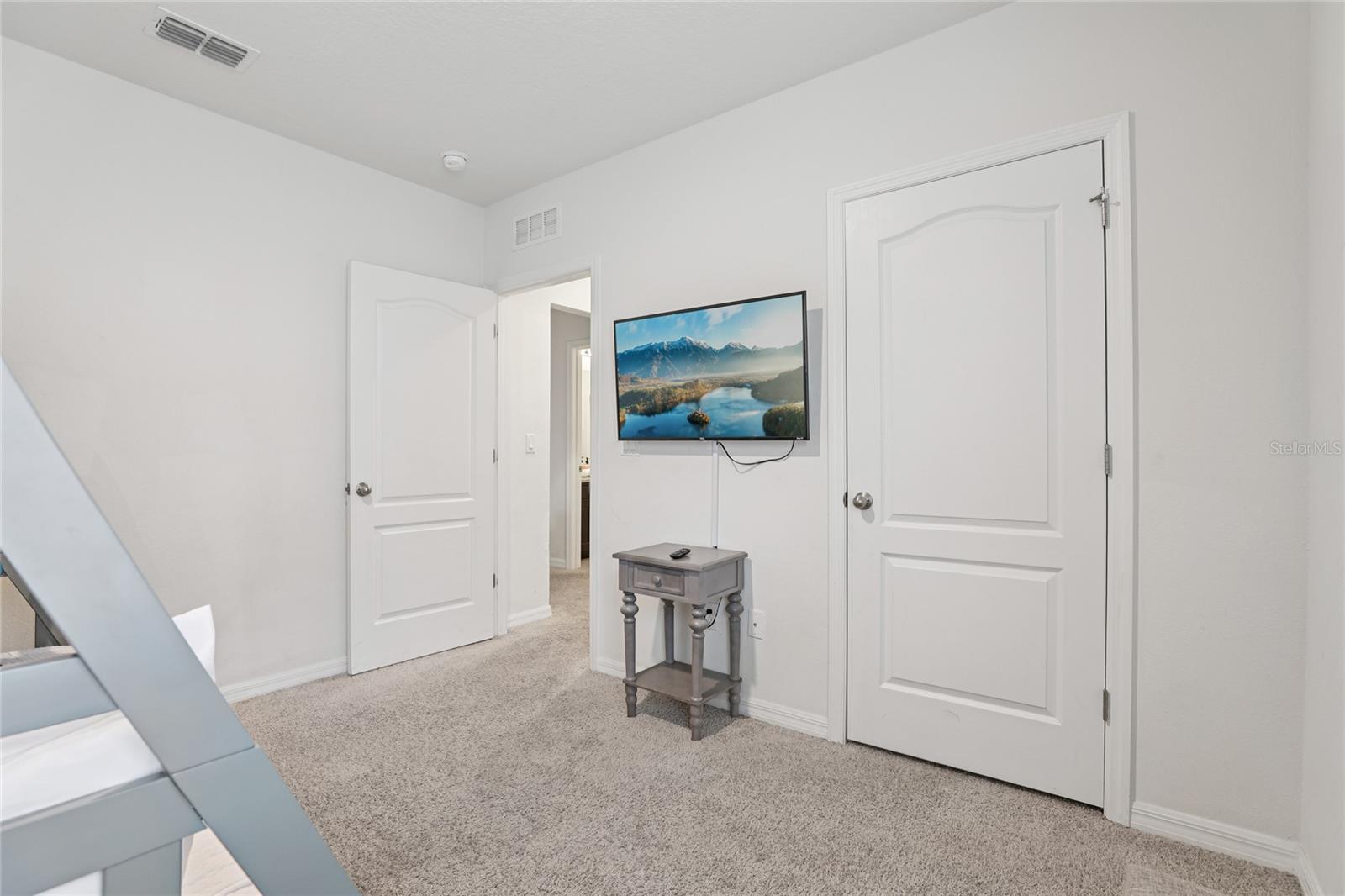 Image 32 of 69 For 7033 Oakwood Street