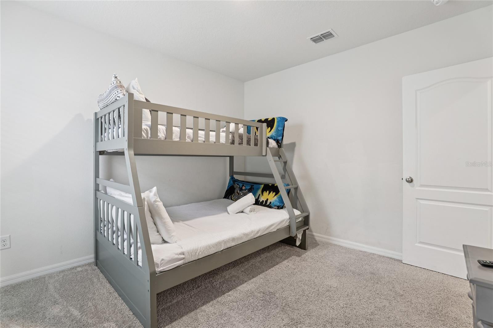 Image 33 of 69 For 7033 Oakwood Street