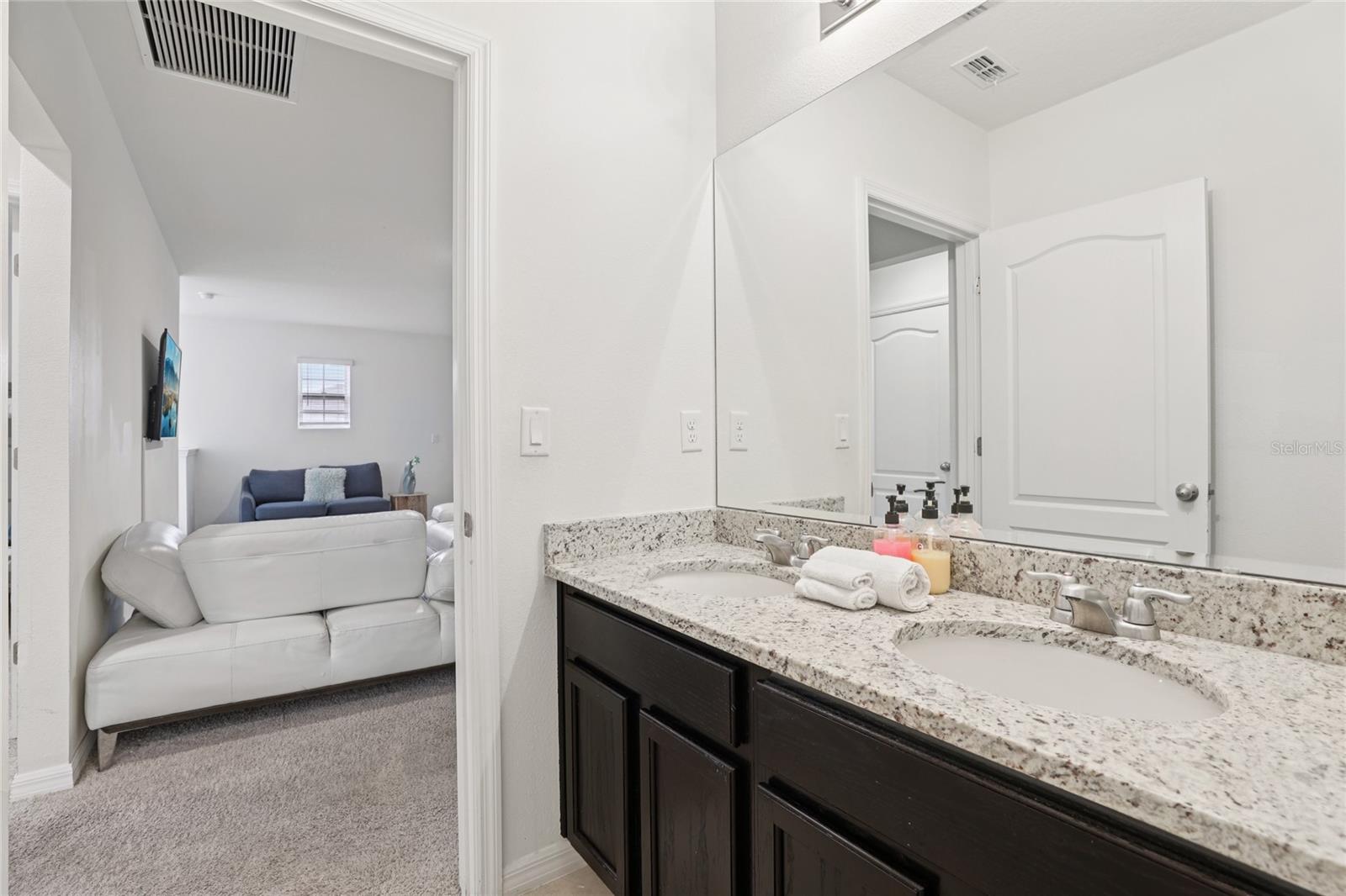 Image 38 of 69 For 7033 Oakwood Street