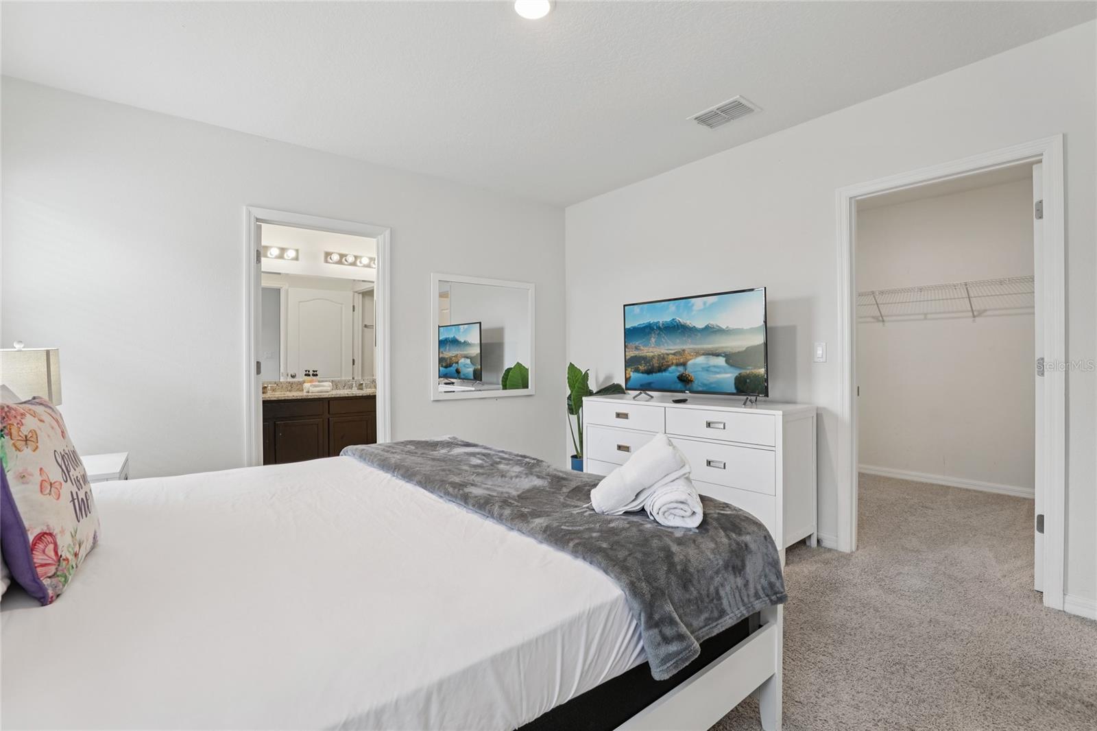 Image 40 of 69 For 7033 Oakwood Street