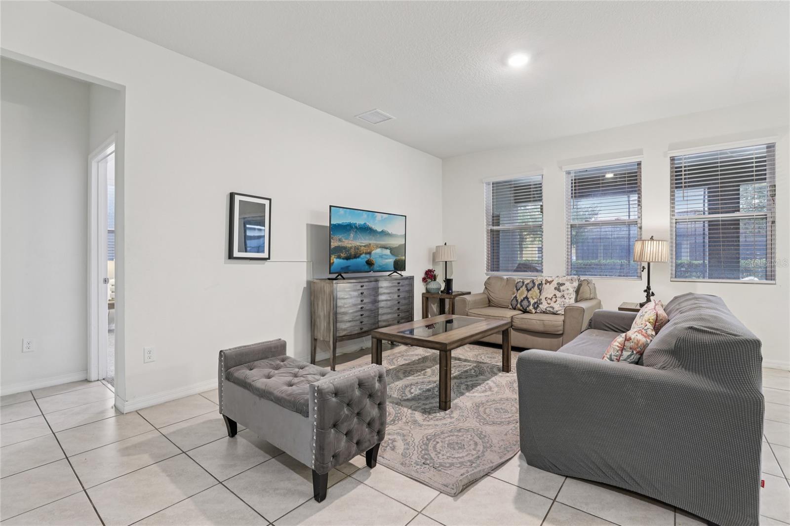 Image 6 of 69 For 7033 Oakwood Street