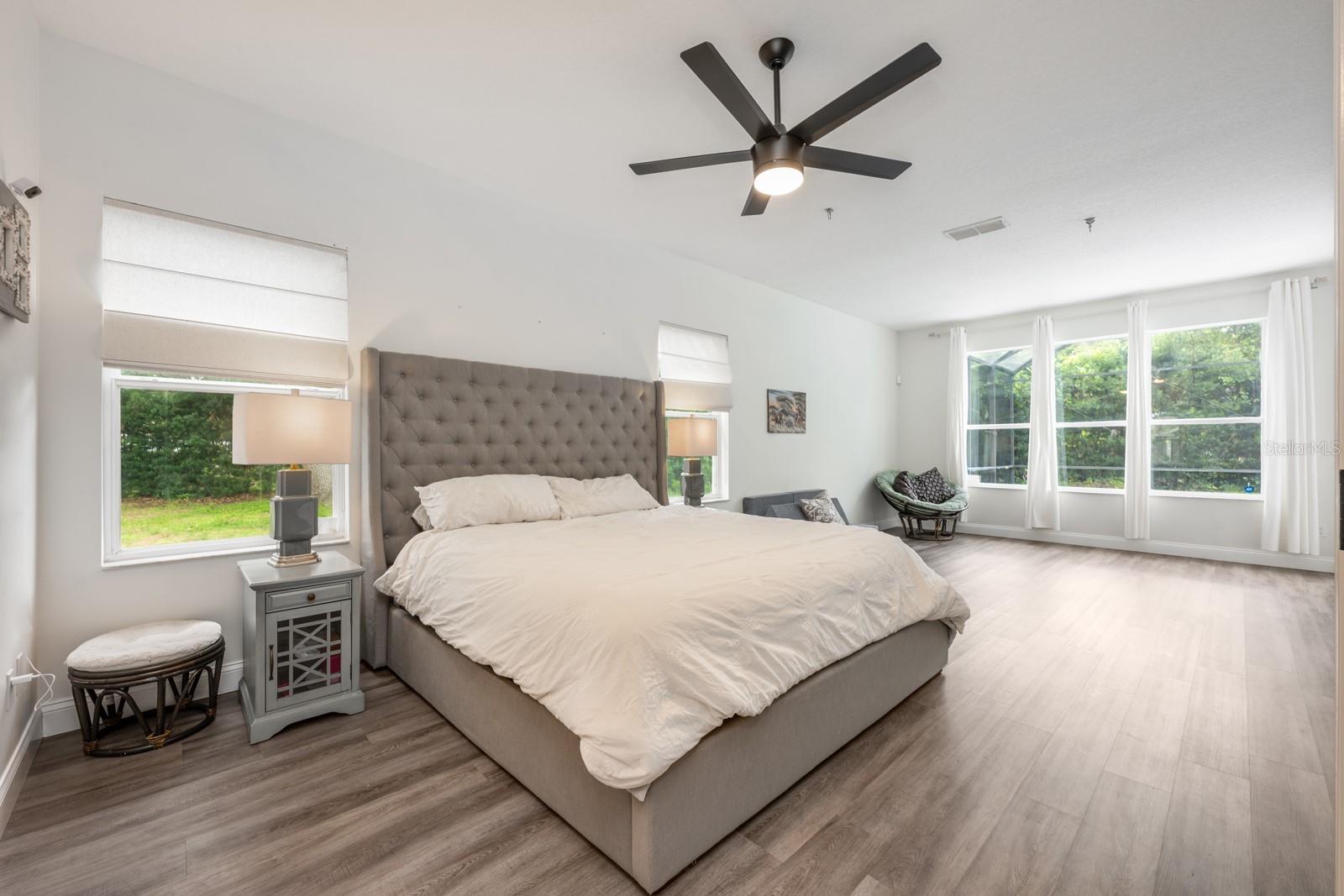 Image 13 of 40 For 10241 Pointview Court