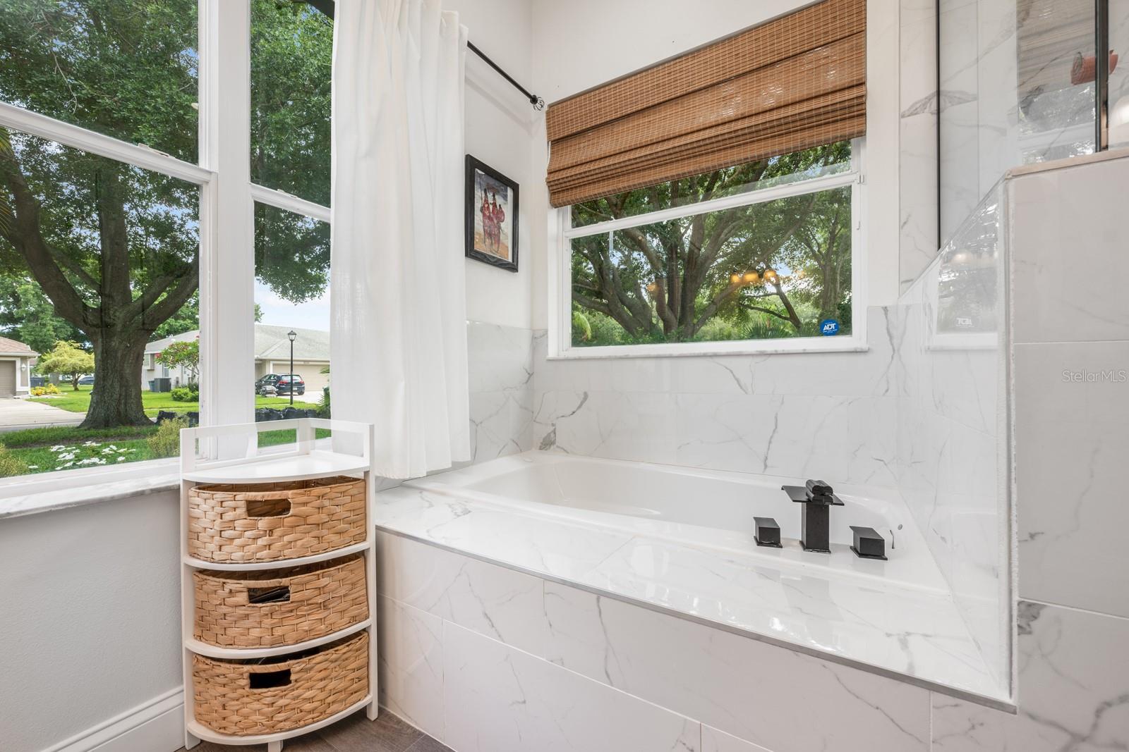 Image 17 of 40 For 10241 Pointview Court
