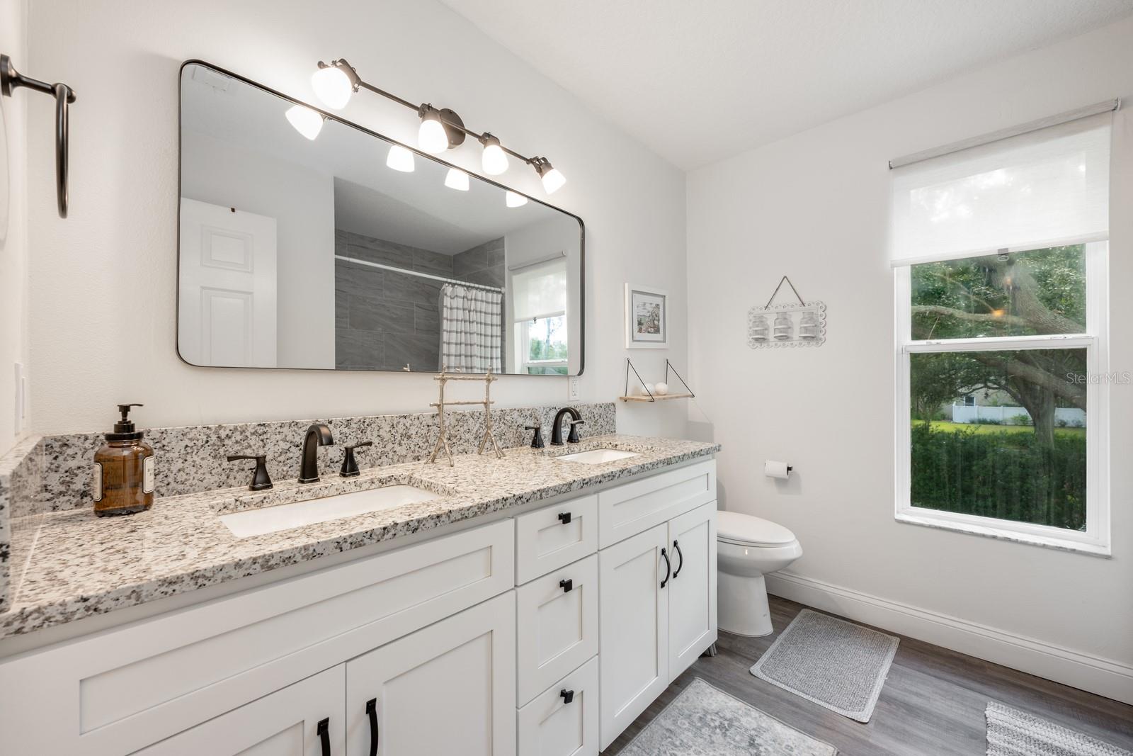 Image 20 of 40 For 10241 Pointview Court