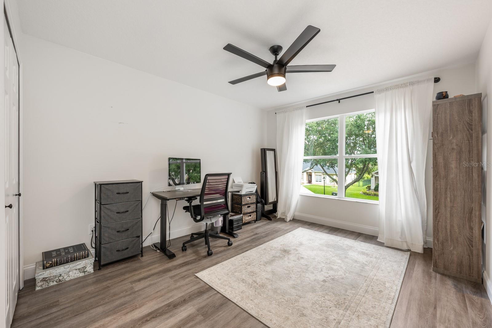 Image 23 of 40 For 10241 Pointview Court