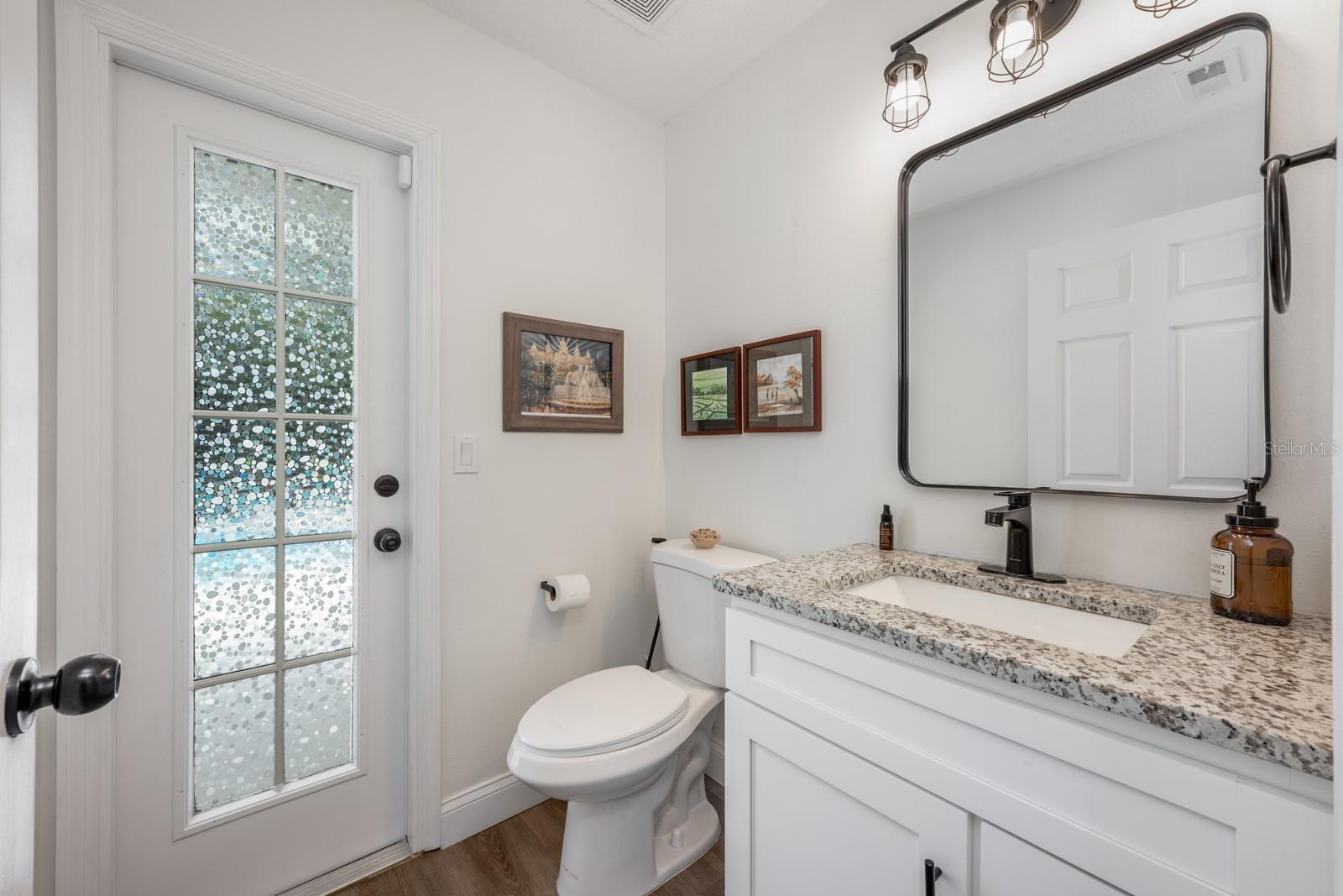 Image 24 of 40 For 10241 Pointview Court