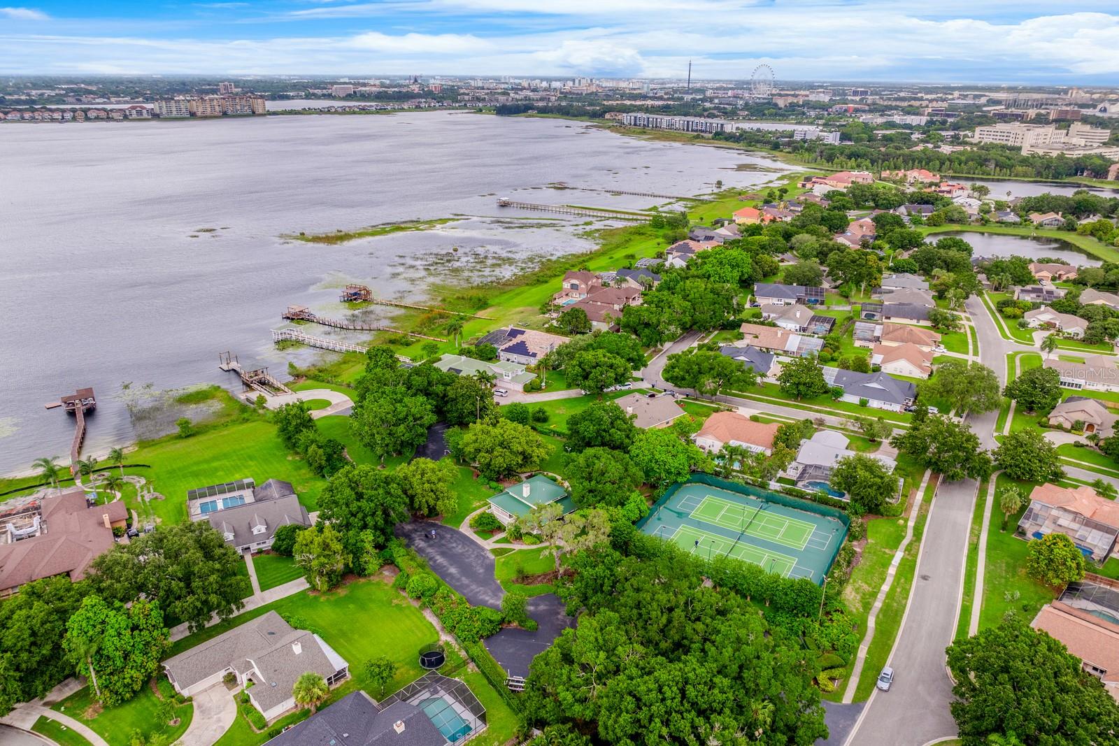 Image 33 of 40 For 10241 Pointview Court