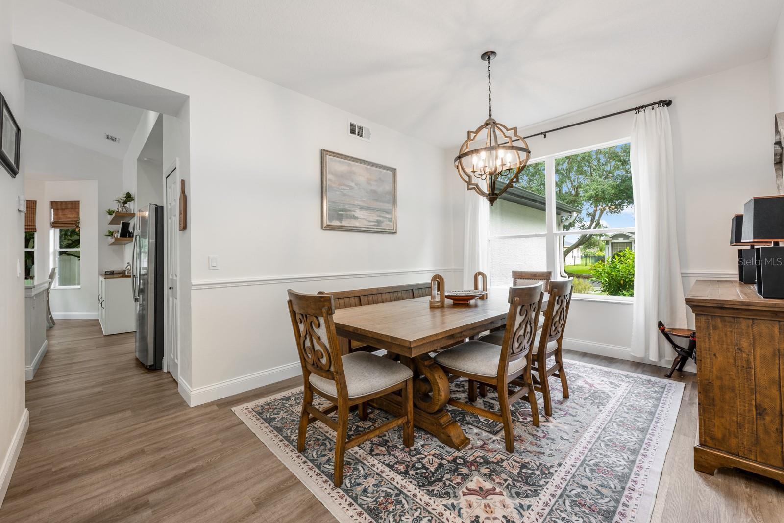 Image 5 of 40 For 10241 Pointview Court