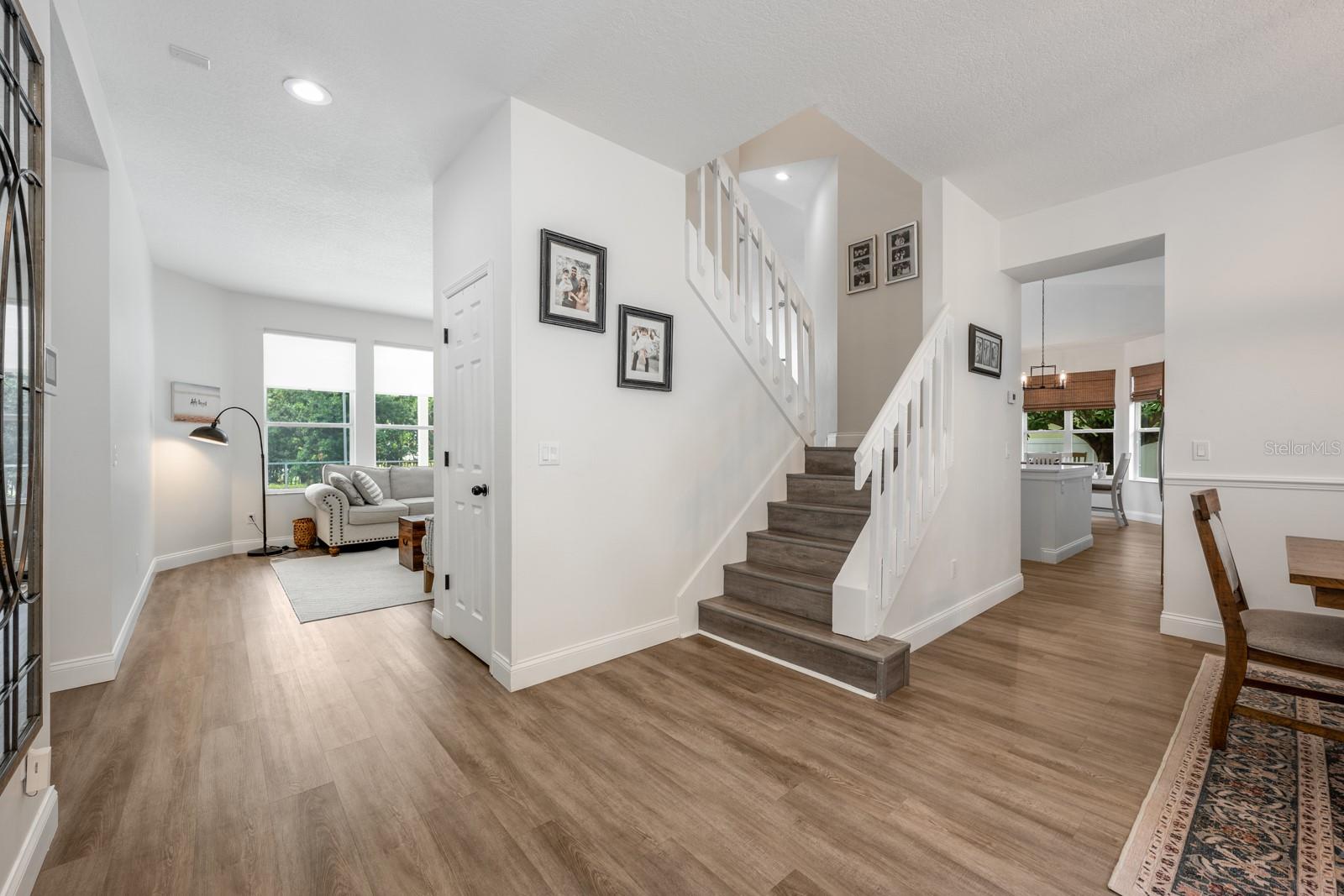 Image 6 of 40 For 10241 Pointview Court