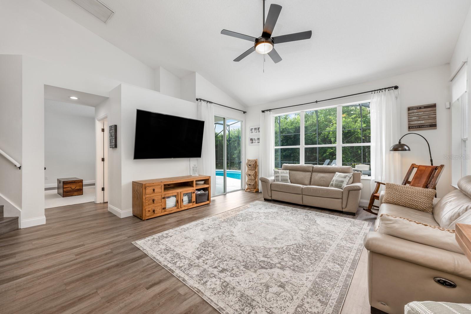 Image 9 of 40 For 10241 Pointview Court
