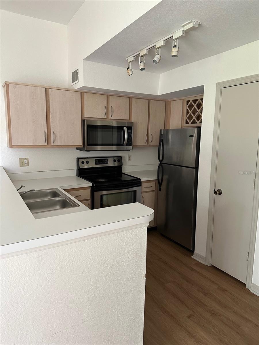 Image 3 of 35 For 7350 Westpointe Boulevard 234