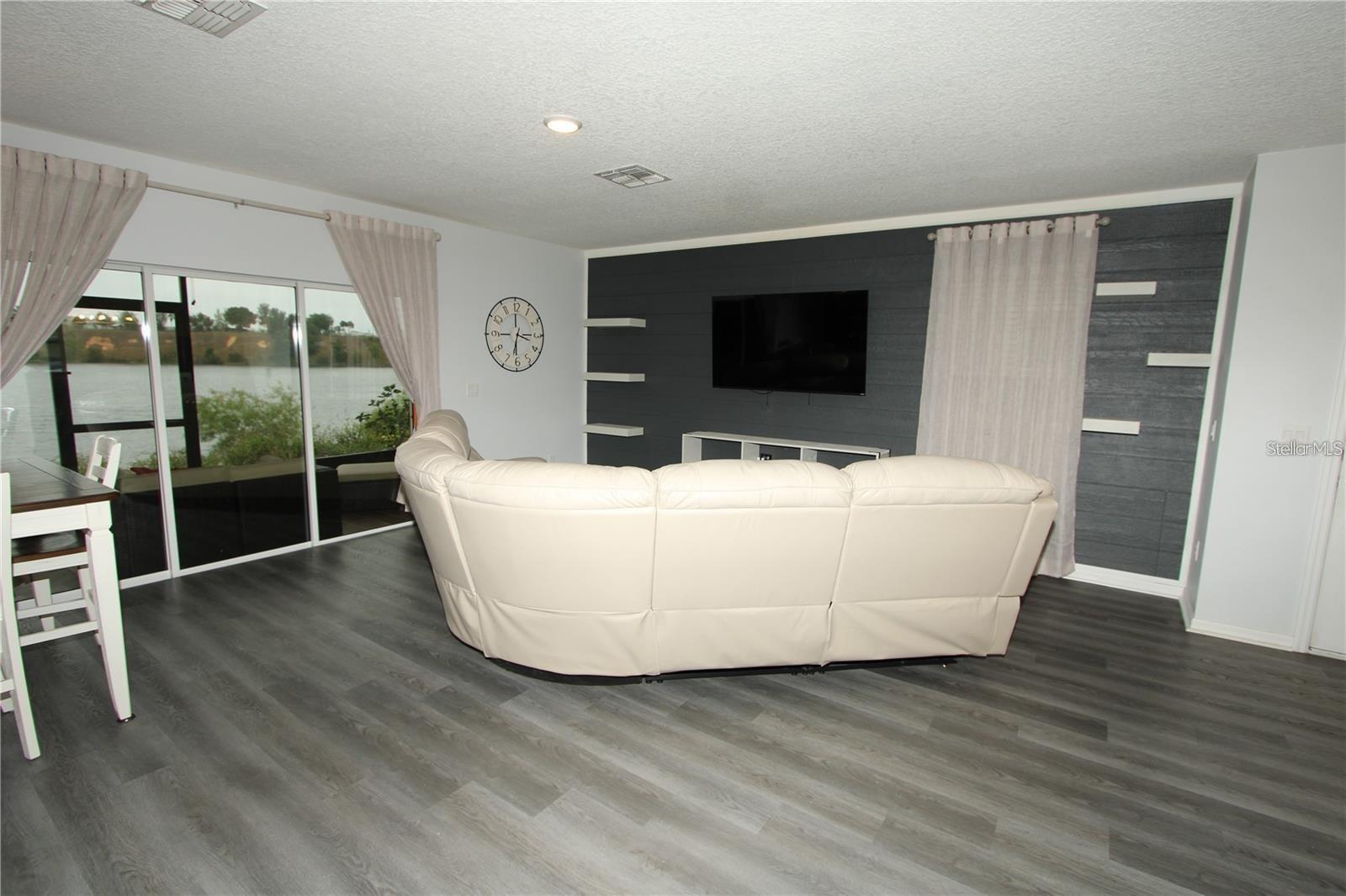 Image 10 of 16 For 404 Arbor Lakes Drive
