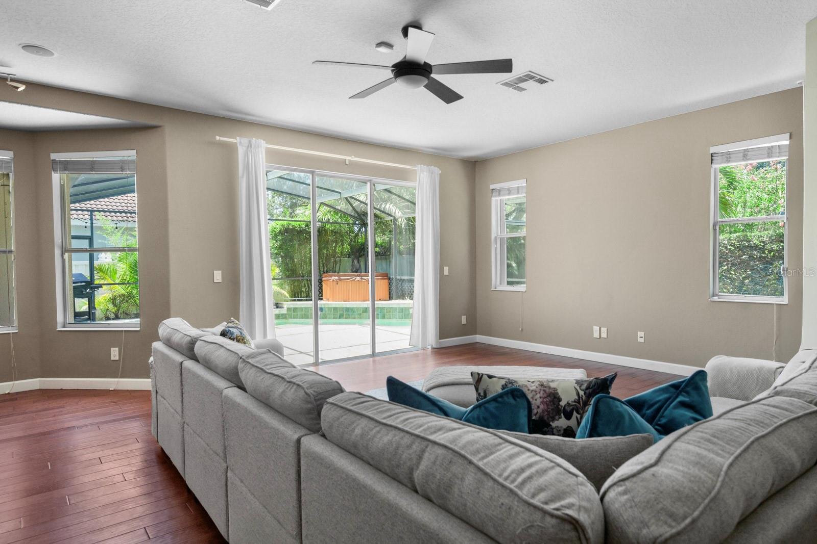 Image 40 of 67 For 3307 Kentshire Boulevard