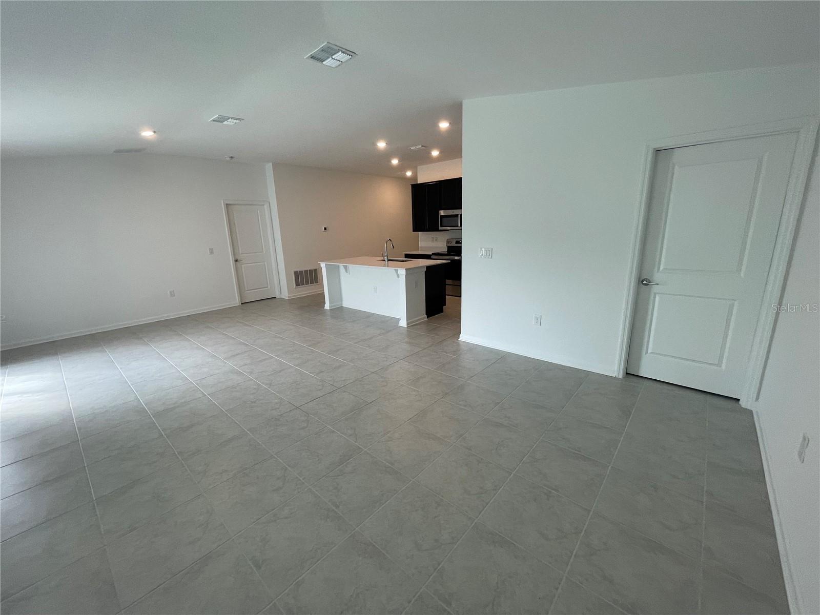Image 14 of 46 For 1129 Saguaro Street