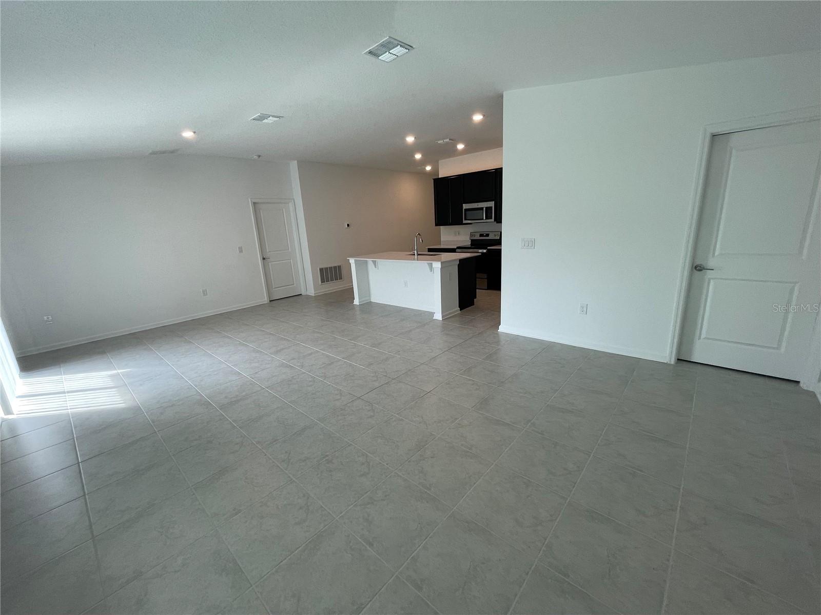 Image 17 of 46 For 1129 Saguaro Street