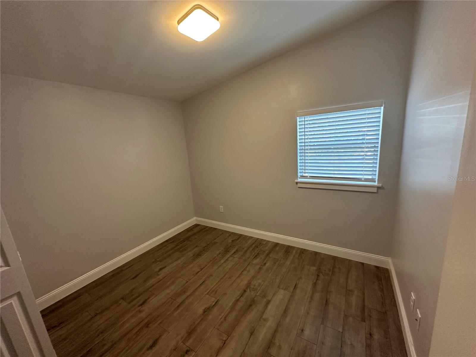 Image 10 of 26 For 333 Cambridge Boulevard
