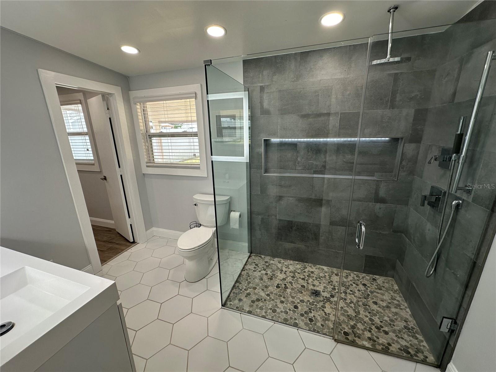 Image 18 of 26 For 333 Cambridge Boulevard